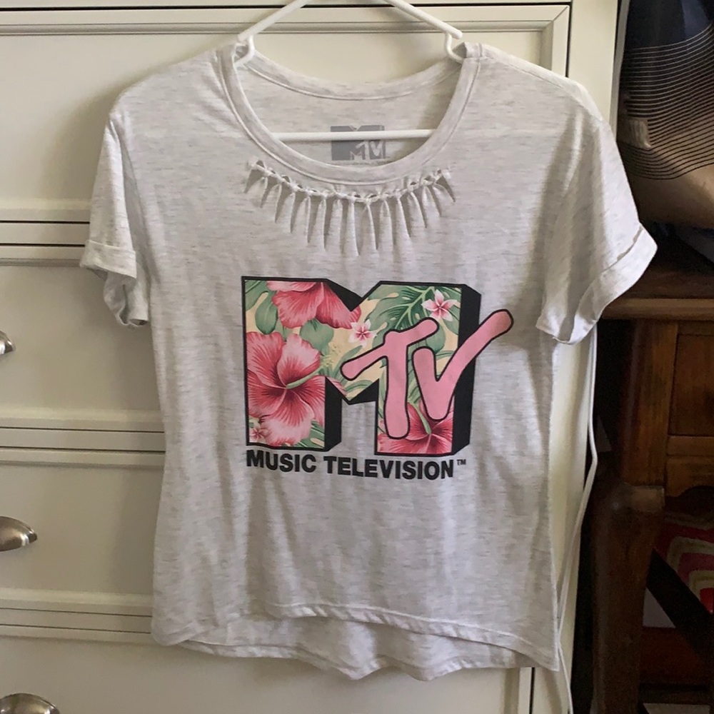 Small grey MTV shirt